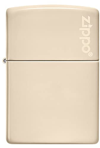Zippo Sturmfeuerzeug - Flat Sand mit Logo & seitlicher Flammengravur - Nachfüllbar - Wiederverwendbar - Windfestes Design - Geschenkbox - Made in USA - Amazon Exclusive