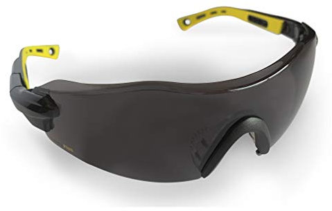 SafetyPlus SPG801SM - Gafas de seguridad (lente de humo, normas ANSI Z87.1, resistentes a los arañazos, lentes envolventes, agarre antideslizante, marcos ajustables, protección UV