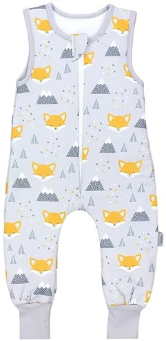 TupTam Schlafsack mit Füßen – Ganzjahresschlafsack Baby 2.5 TOG aus Baumwolle, OEKO-TEX zertifiziert, Farbe: Gelber Fuchs im Winter, Größe: 116-122