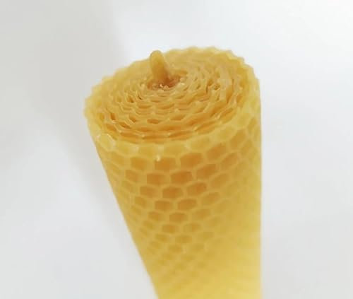 Bienenwachskerze gerollt 23 cm hoch und 3,2 cm dick Brenndauer ca. 6 Stunden Hergestellt in Slowenien
