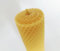 Bienenwachskerze gerollt 23 cm hoch und 3,2 cm dick Brenndauer ca. 6 Stunden Hergestellt in Slowenien
