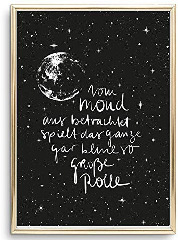 Tales by Jen Kunstdruck, Sprüche Poster: Vom Mond aus betrachtet spielt das ganze gar keine so große Rolle | Stilvolles Premium Poster auf hochwertigem Papier | Schwarz weiße Deko | Ohne Bilderrahmen