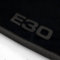Autoteppich Stylers ATS-Q300_E30-501-010 Passform Velours-Fußmatten mit Bestickung E30 und Rand in Dunkelgrau
