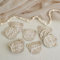 Ginger Ray 13 Baby-Meilensteinschilder aus Holz in Teddybärform und 1 Babyparty-Geschenk „Hello World“-Schild, Neutral