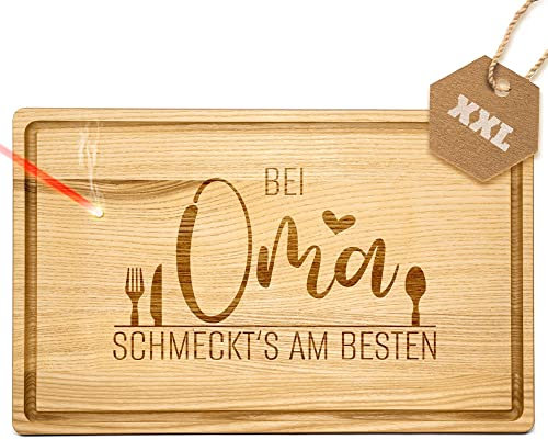 Großes Holzbrett mit Gravur - Bei Oma schmeckt's am besten - Schneidebrett gravieren| Eschenholz, 40 x 25 x 2 cm, Geschenk mit Gravur, Geschenk für Oma