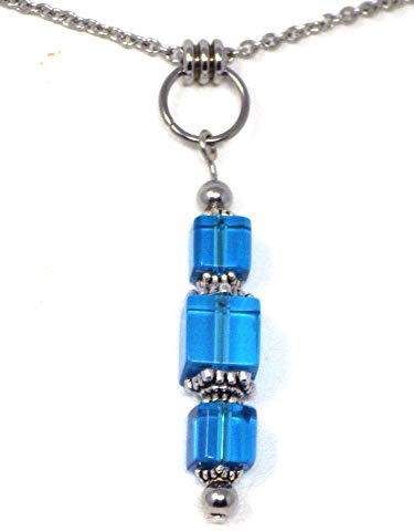 Collar de acero inoxidable para mujer con colgante de cristal azul.