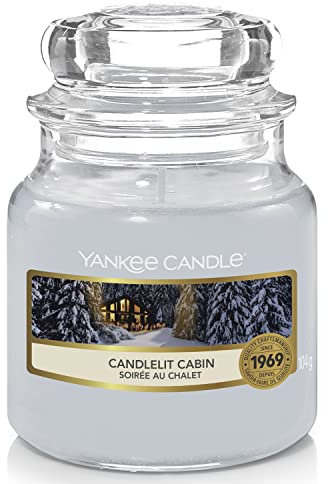 Yankee Candle Duftkerze im Glas (klein), Candlelit Cabin, Alpine Christmas Collection, Brenndauer bis zu 30 Stunden