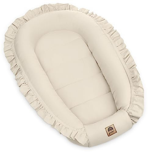 PIMKO Babynest mit rüschen Babynestchen für Baby Kuschelnest Babykokon für Säuglinge und Neugeborene 100% Baumwolle Nestchen geeignet für Zuhause 55 x 90 cm (Beige mit Klappe)