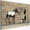 murando - Leinwand Bilder Banksy Washing Zebra Stripes 60x40 cm Leinwandbild 1 tlg Kunstdruck modern Wandbilder Groß XXL Wanddekoration Design Wand Bild - Graffiti Street Art Tiere Straßenkunst
