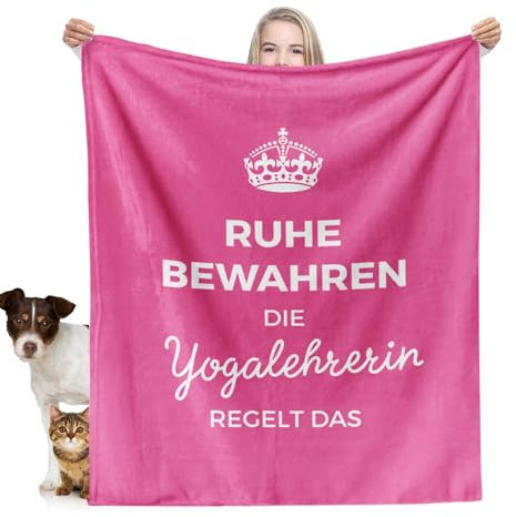 Facepot Yoga Geschenk Kuscheldecke (130x150cm) - Geschenke für Yogalehrerin zum Geburtstag Lustig, Ruhestand, Jobwechsel oder Danke - Ruhe bewahren, die Yogalehrerin regelt das