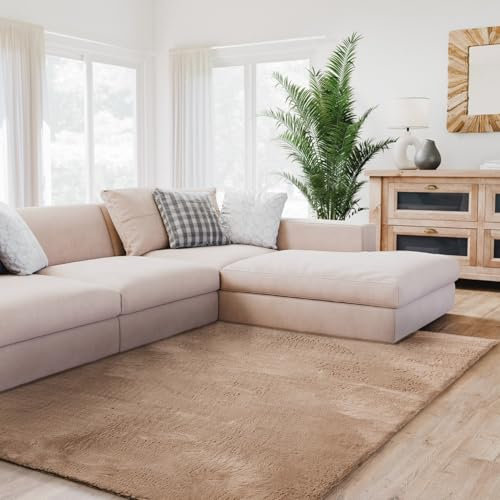 Interiyou Fargo - Teppich Wohnzimmer 120x170 cm Taupe - Kurzflor Waschbar und rutschfest - Flauschiger Fellteppich aus Kunstfell - weicher Langflor Fell