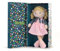 Hello Dolly Bambola, Giocattolo di Peluche con Vestito Rosa e Giacca di Jeans, Confezione Regalo con Motivo a Pois