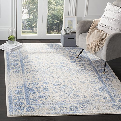 SAFAVIEH Distressed Teppich für Wohnzimmer, Esszimmer, Schlafzimmer - Adirondack Collection, Kurzer Flor, Elfenbein und Hellblau, 91 X 152 cm