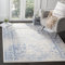 SAFAVIEH Distressed Teppich für Wohnzimmer, Esszimmer, Schlafzimmer - Adirondack Collection, Kurzer Flor, Elfenbein und Hellblau, 91 X 152 cm