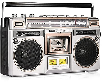Kassetten-Boombox, Radio-Kassettenrekorder, AM/FM-Radio, kabelloses Streaming, USB/Micro-SD-Steckplätze, Aux-Eingang, Kopfhöreranschluss, Konvertierung von Kassetten in USB/SD, klassischer Retro-Sti