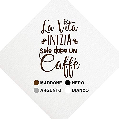 Adesivo da parete in vinile prespaziato mod. La vita inizia solo dopo un caffè - Scritte Adesive Murali in diversi colori e misure - Kamiustore (Medio 40x60cm, Nero)