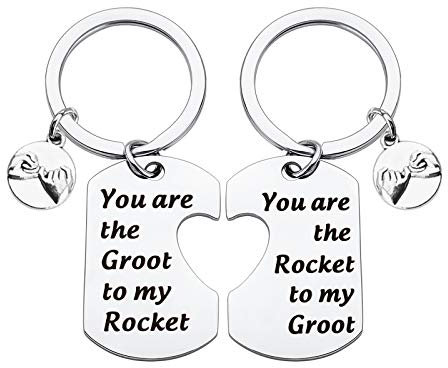 TGBJE You Are The Groot To My Rocket inspirierter Waschbär-Schlüsselanhänger, Geschenk (Raketenschlüssel), Weiss/opulenter Garten