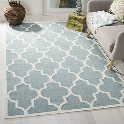 SAFAVIEH Dhurries Collection Area Rug - 5' x 8', Light Blue & Ivory, Handmade Flat Weave Wool, Ideal for High Traffic Areas in Living Room, Bedroom (DHU632C)