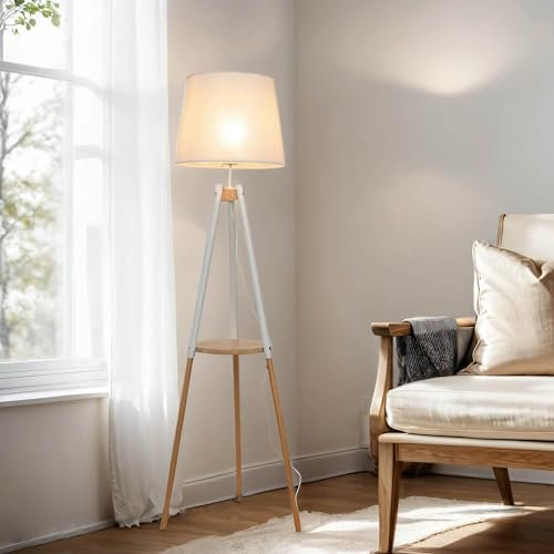 Licht-Erlebnisse Dreibein Stehleuchte Holz Stoff in Weiß Wohnzimmer 148 cm hoch E27 max. 60 Watt Ablage Modern blendarm Skandinavische Stehlampe VAIO