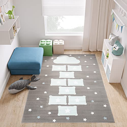 TAPISO Baby Teppich Kinderteppich Kurzflor Grau Weiß Blau Taupe Sterne Wolke Hüpfspiel Kinderzimmer Modern 80 x 150 cm