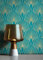 NEWROOM Tapete Blau Vliestapete Pfauenfeder - Mustertapete Modern Gold Petrol Blätter Ornamente Retro Grafisch 50er Art Glamour inkl. Tapezier-Ratgeber