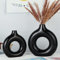 SANFERGE Donut-Vase, 2er-Set, glänzende schwarze Kreise, hohle Keramikvase für Blumen, Vase für Heimdekoration mit Loch in der Mitte, moderne dekorative Vase, Mittelstück, nordische Boho-runde Vase