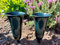 kleine Blumenvase 2er Set für Friedhof Grabvase Tulpe 21cm hoch Steckvase mit Erdspieß Grabschmuck wetterfest