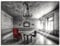 ARTLAND Wanddeko Leinwand Bilder Wandbild 80 x 60 cm Architektur Lost Place Zimmer Deko Lampe Kronleuchter Sessel Rot Foto Schwarz Weiß T9SH