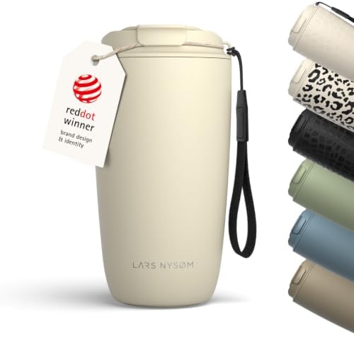 LARS NYSØM Thermo Kaffeebecher to go mit Trageschlaufe 500ml | Travel Mug 0,5 Liter mit Isolierung | Auslaufsicherer Edelstahl Thermobecher für Café & Tee (Almond Beige, 500ml)