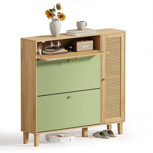 UEV Armoire à Chaussures Inclinable en Rotin, 107x24x105cm, Naturel et Vert | 4 Compartiments (3 Rangements Chaussure+1 Étagère Caché), Cabinet Botte sur Côté, Poignées et Pieds en Bois