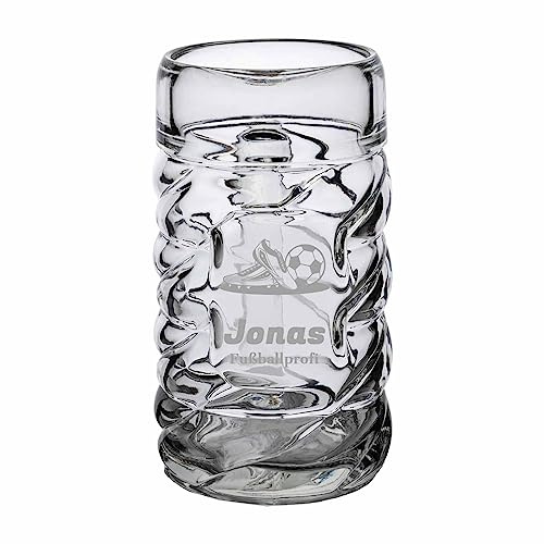 LUXENTU Diamond Maßkrug mit Gravur, Fußball & Schuhe, 1,0 l, 1 Stück | Personalisierter Henkelkrug mit Einschenklinie, Fußballmotiv, Geschenk für Bierliebhaber & zum Geburtstag, Spülmaschinenfest