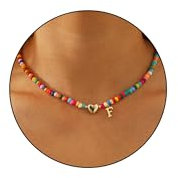 Miss Chipmunk Bunte Perlenkette für Frauen Mädchen Alphabet Choker Bohemian Halskette Gold plattiert Anhänger mit herzförmigen Metall Y2K Boho Sommer Halskette Schmuck Geschenk(F)