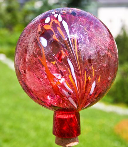 Gartenkugel aus Glas, Rubinrot