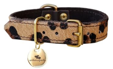 ardor & sparks® Hundehalsband aus weichem Leder mit goldenen Beschlägen - Leopardenmuster - Für kleine und mittelgroße Hunde - Verstellbar - Made in Germany - M/L