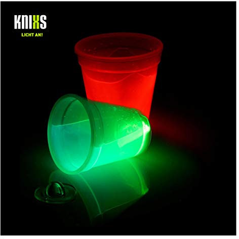 KNIXS 2er Set - Knicklicht Würfel-Becher/Becher 250ml im 2-Farb-Mix (rot und grün) Leuchtend für Spiele, Party, Silvester, Festival oder als Dekoration - ohne Spielwürfel