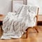 Cozy Bliss Luxuriöse, superweiche gestreifte Kunstfell-Überwurfdecke für Couch, 127 x 152,4 cm, beige, warme milchige Plüschdecke für Sofa, Bett, Wohnzimmer, Schlafzimmer (gestreift-beige)