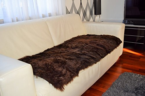 Naturasan Felldecke, Tagesdecke, Überwurf aus echtem Chekiang Lammfell, Rückseite mit Stoff abgefüttert! Cottage, Lounge Style für Wohnzimmer, Schlafzimmer und vieles mehr (Braun, 120 x 180 cm)