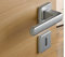 MANIGLIA PER PORTE INTERNE CON ROSETTA E BOCCHETTA FORO NORMALE MODELLO TOULON FINITURA F1 ALLUMINIO COLOR ARGENTO