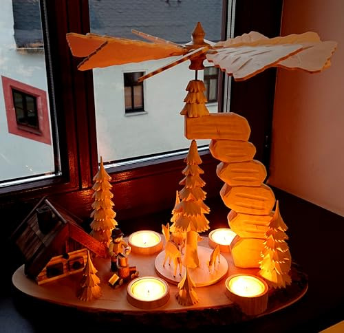 Kunststube Marienberg - Große Teelicht - Pyramide geschnitzt, Waldmotiv - Felsenpyramide mit Räucherhaus - Handarbeit aus dem Erzgebirge