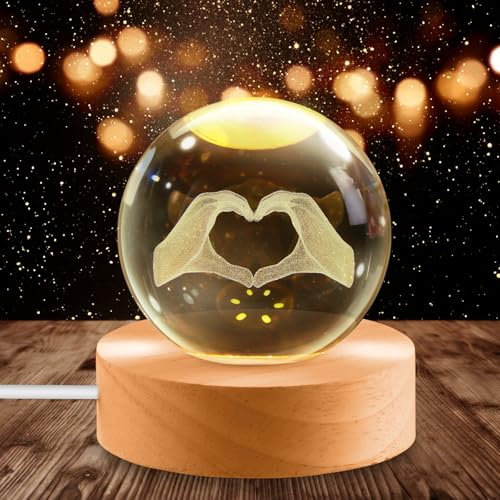 Litinliv 3D Kristallkugel Nachtlicht Herzmotiv aus Zwei Händen, 6 cm Kristall Glas Kugel mit Holzsockel, USB Multicolor Nachtlicht für Frauen Kinder, Romantisches Geschenk für Valentinstag Geburtstag