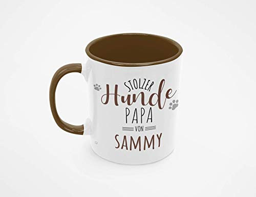Personalisierte Kaffee-Tasse stolzer Hundepapa oder stolze Hundemama von [Hundename] personalisierte Geschenke Hundebesitzer - 330 ml - verschiede Designs (Hundepapa - Braun)