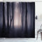 ABAKUHAUS Wald Duschvorhang, Tief im Dschungel Spooky, Stoffliches Gewebe Badezimmerdekorationsset mit Haken, 175 x 240 cm, Dunkelgrau Lila
