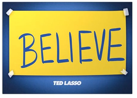 Displate - Poster aus Metall - Einfache Montage ohne Bohren - Ted Lasso - Slogans - Believe 67.5 cm x 48 cm