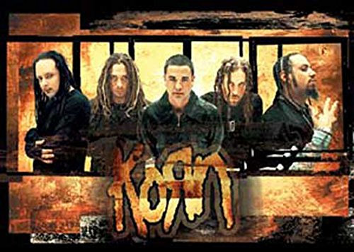 Korn - Gold - Musikposter Korn Hard Rock Heavy Metal - Grösse 91,5x61 cm + 1 Packung tesa Powerstrips® - Inhalt 20 Stück