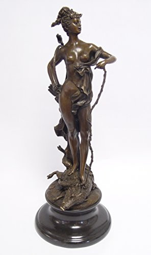 Bronzefigur Skulptur Motiv: siegreiche Diana auf Marmorsockel bronze Höhe 47,5 cm