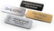 CustomDesign.Shop Personalisiertes Namensschild mit Nadelbefestigung | Schaffen Sie Ihr personalisiertes Namensschild | Lasergravur (Silber)