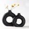 Sawoake Schwarzer Donut Keramik Vase Satz von 2 für Moderne Home Decor, Runde Matte Vasen für Pampasgras, Neutral Boho Nordic Minimalismus Stil Blumenvasen（Supergroß+Groß）