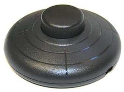 Interruptor de pie negro, 2A/250V, ideal para controlar dispositivos eléctricos de forma cómoda y segura.