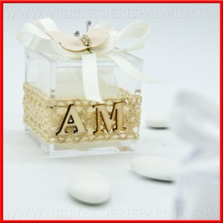 Schachtel GASTGESCHENK in Plex verziert in Teil Hohe-ein nastrirno mit klein Anwendung A Froma von Schmetterling und in der Vorderseite mit einem Bändchen Creme ricamto und Buchstaben aus Holz