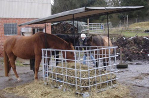 Hofer24 große Heuraufe, Futterraufe für RUNDBALLEN mit Dachrahmen & GRATIS-Plane - Außenmaß Gitterbox: 2 Meter x 1,20 Meter - OHNE Ausschnitt
